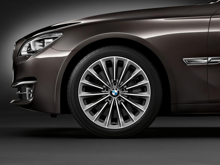  BMW 750iL 2012 года  (фото 26 из 61)